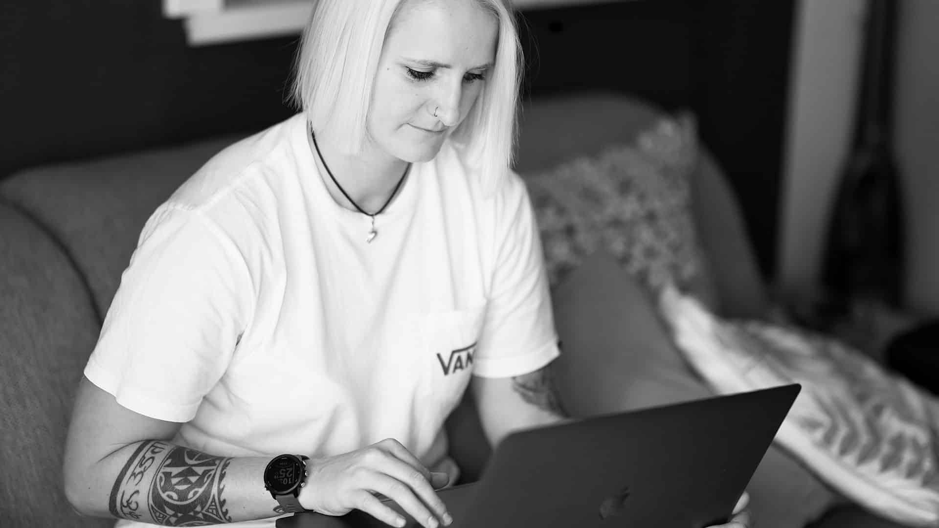 Anna Nocnik ENN100 Grafik- und Webdesign